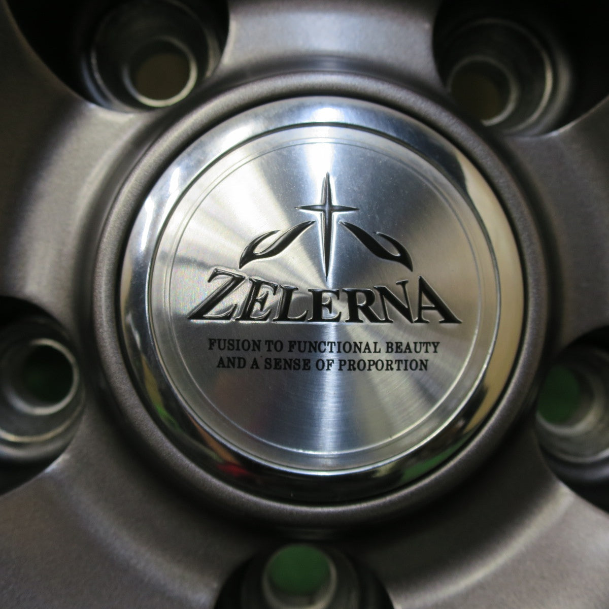 バリ溝！キレイ！9.5分以上★スタッドレス 205/55R16 ダンロップ ウインターマックス WM01 ZELERNA ゼラーナ 16インチ PCD114.3/5H★5070601イス
