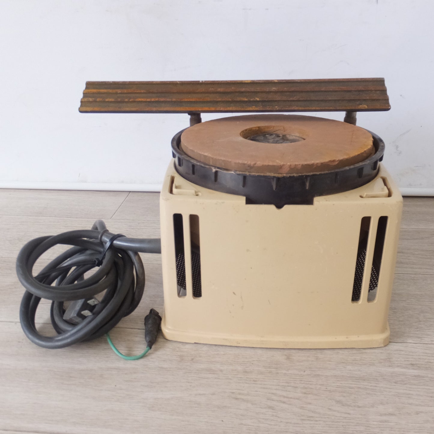 [送料無料] ★マキタ makita 刃物研磨機 9820-1　といし寸法 200×25×75mm　100V 50/60Hz★