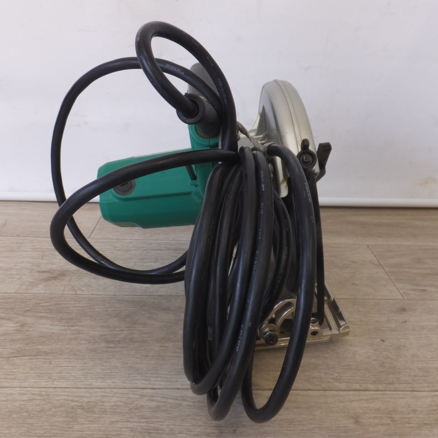 [送料無料] 美品★マキタ makita 190mm マルノコ M585　180～190mm　100V～ 11A 50-60Hz 1050W　木工用 超硬丸ノコ★