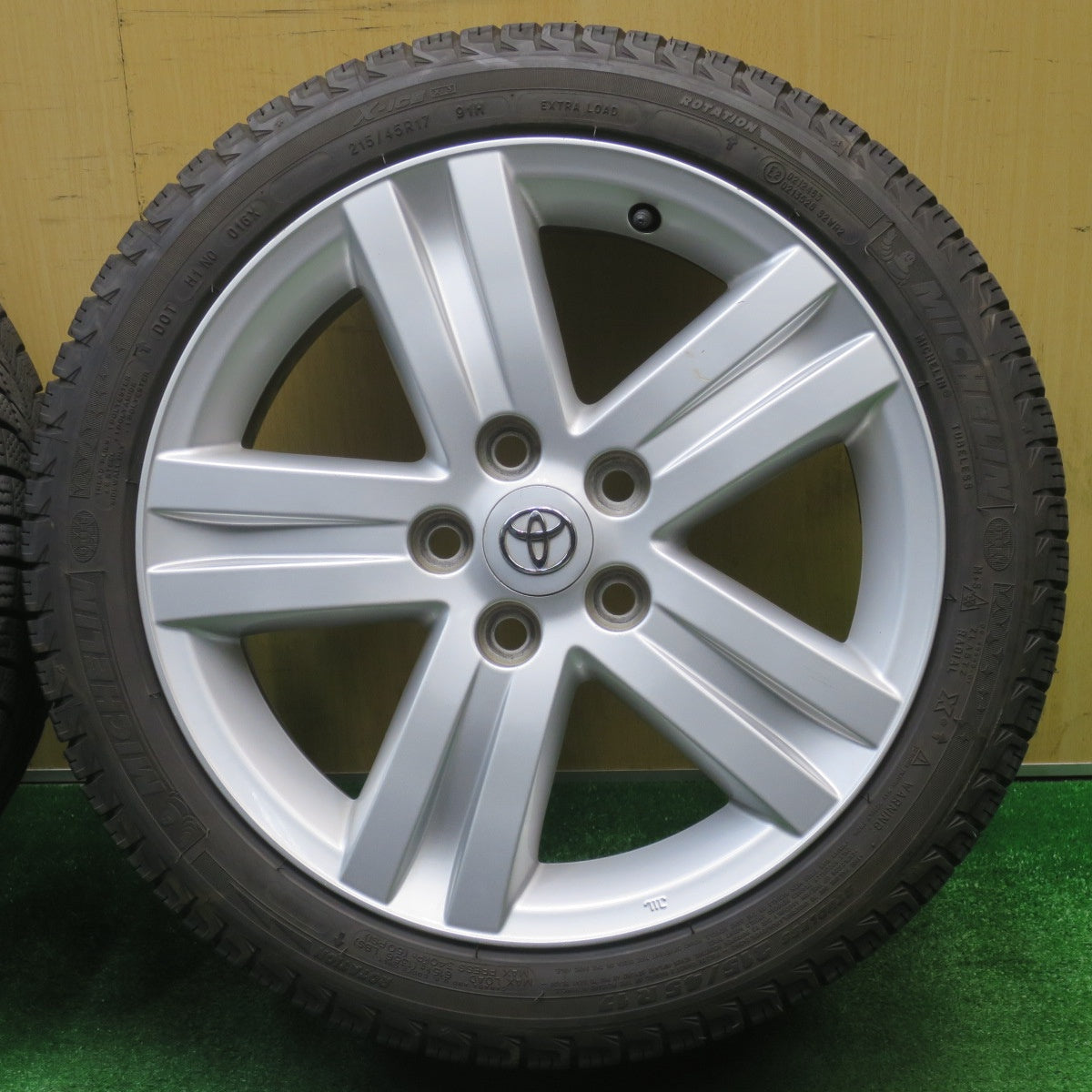 バリ溝！9分★トヨタ ブレイド 純正 215/45R17 スタッドレス ミシュラン X-ICE XI3 17インチ PCD114.3/5H★5112103NJス