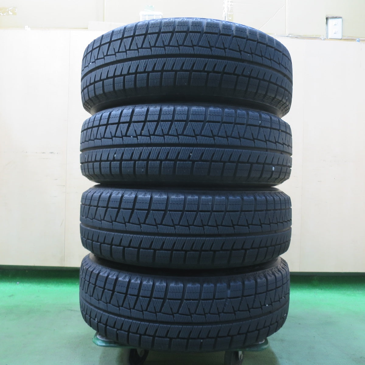 ほぼ未使用！22年！キレイ★プリウス 等 195/65R15 スタッドレス ブリヂストン アイスパートナー2 ravrion selzer ラブリオン 15インチ PCD100/5H★5111101イス