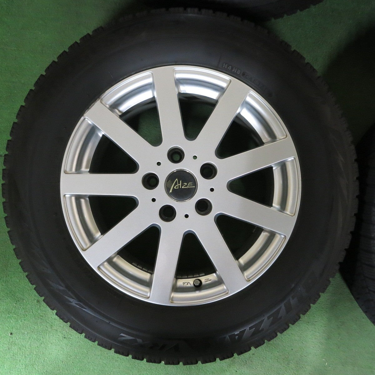 [送料無料] バリ溝！8.5分★スタッドレス 215/65R16 ブリヂストン ブリザック VRX2 AIZE 16インチ PCD114.3/5H★4102901SYス