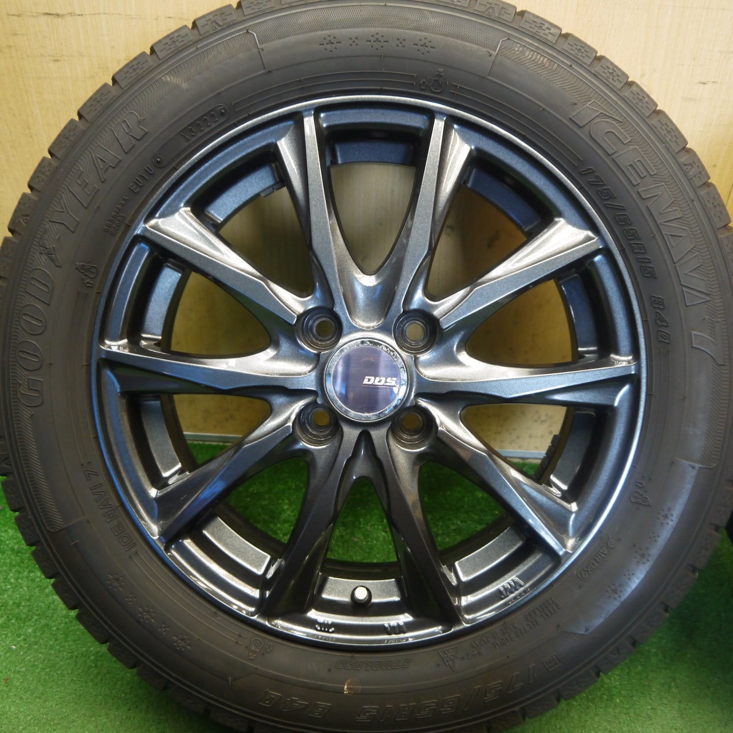 バリ溝！22年！キレイ！9.5分◎スタッドレス 175/65R15 グッドイヤー アイスナビ7 D.O.S. DOS 15インチ PCD100/4H◎6081901Hス