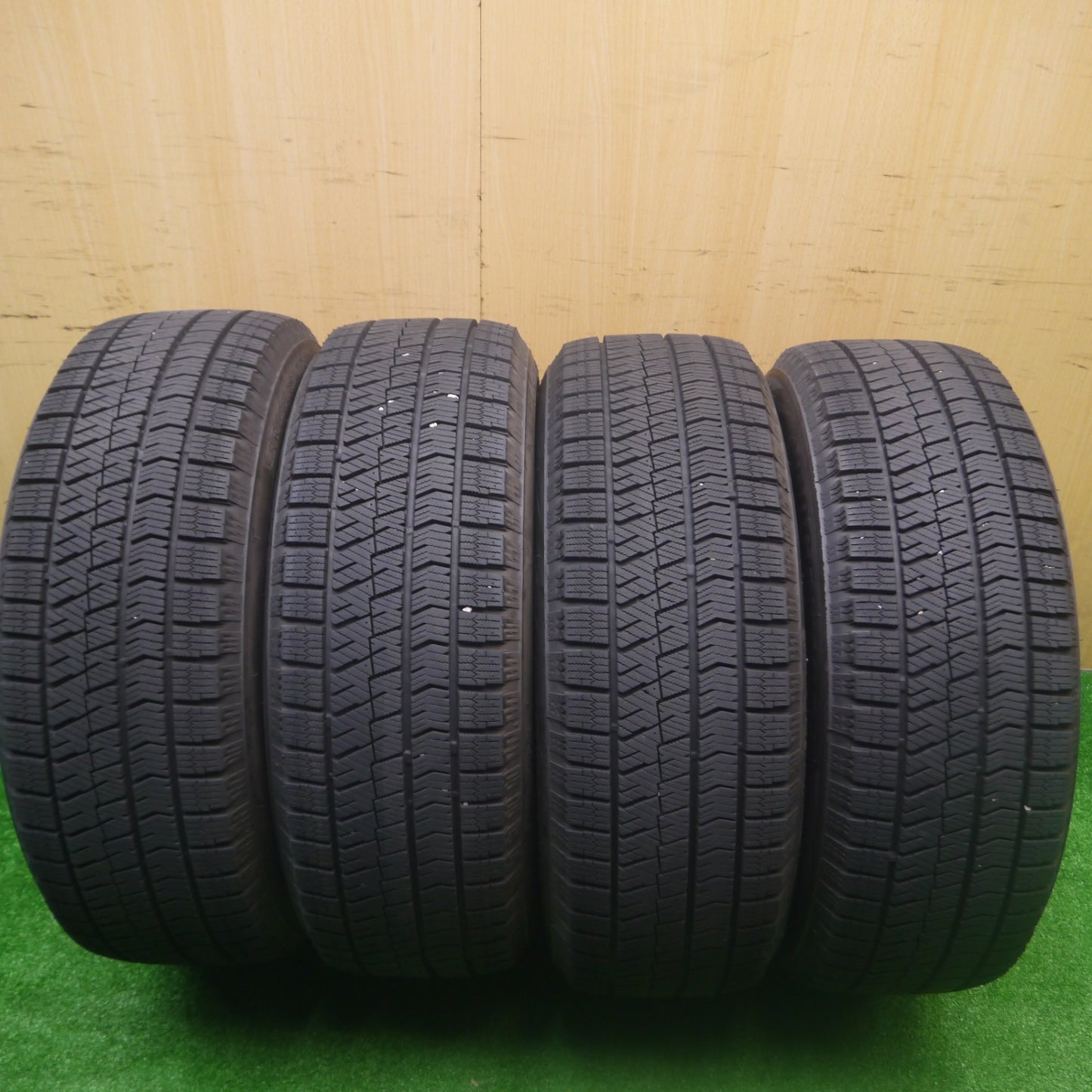 *送料無料* バリ溝！20年！キレイ！9.5分★スタッドレス 215/60R16 ブリヂストン ブリザック VRX2 ESTROSA エステローザ 16インチ PCD114.3/5H★4082003Hス