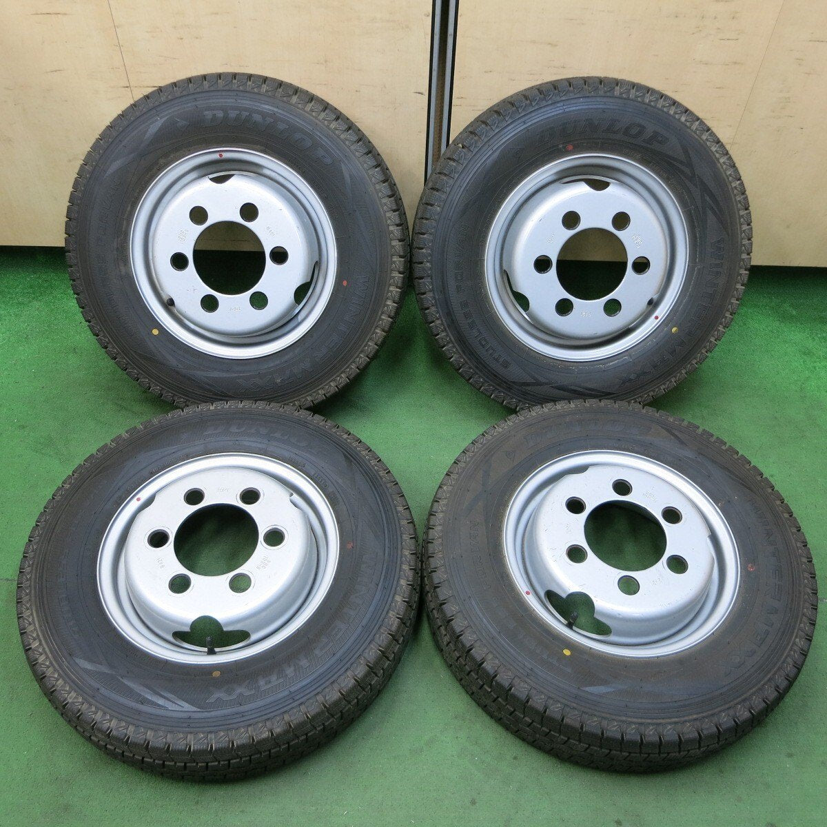 バリ溝！21年！9.5分以上★トラック タイヤ 185/80R14 102/100N スタッドレス ダンロップ ウインターマックス SV01 TOPY スチール 108-8 PCD184.15/6H★5030701ナス