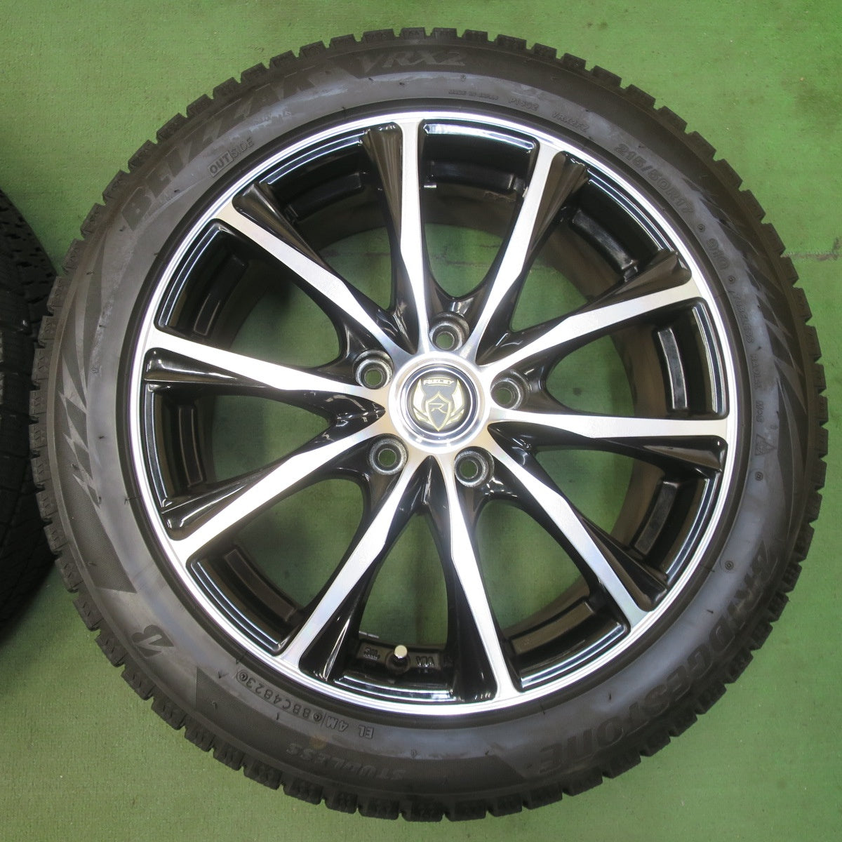 バリ溝！23年！キレイ！9.5分★スタッドレス 215/50R17 ブリヂストン ブリザック VRX2 RiZLEY ライツレー 17インチ PCD114.3/5H★5102706イス