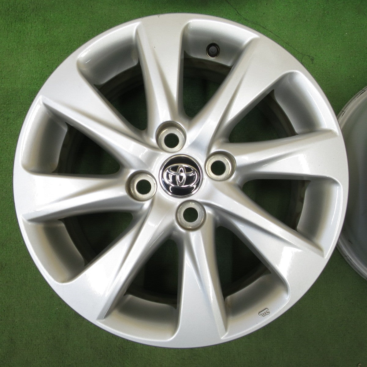 4本価格◎トヨタ MXPK11 アクア 純正 ホイール 15インチ 15×6J PCD100/4H◎6082803NGホ