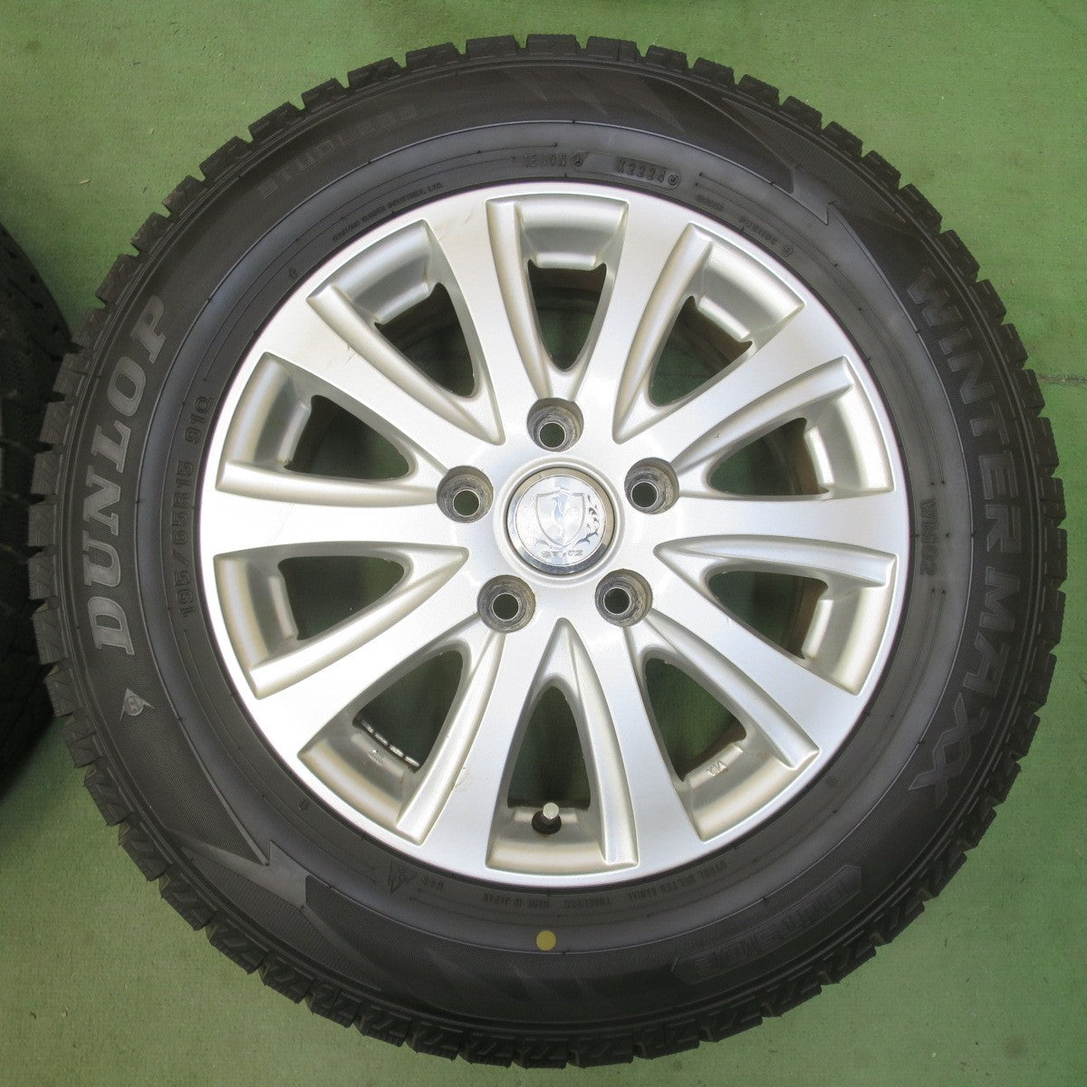 バリ溝！24年！9.5分★スタッドレス 195/65R15 ダンロップ ウインターマックス WM02 STYTZ 社外 アルミ 15インチ PCD114.3/5H★6060903イス