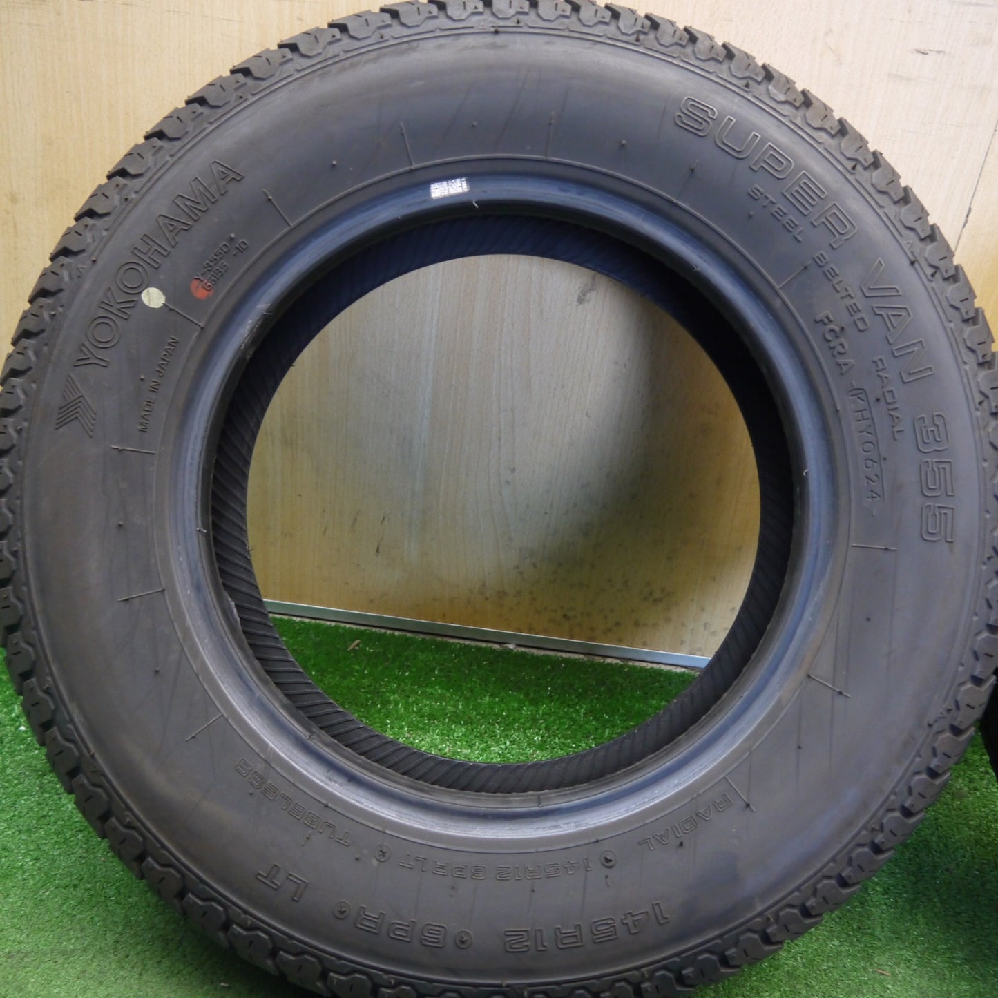バリ溝！24年！9.5分★145R12 6PR ヨコハマ SUPER VAN 355 タイヤ 12インチ 軽 トラック 軽 バン ハイゼット 等★6061511Hノタ