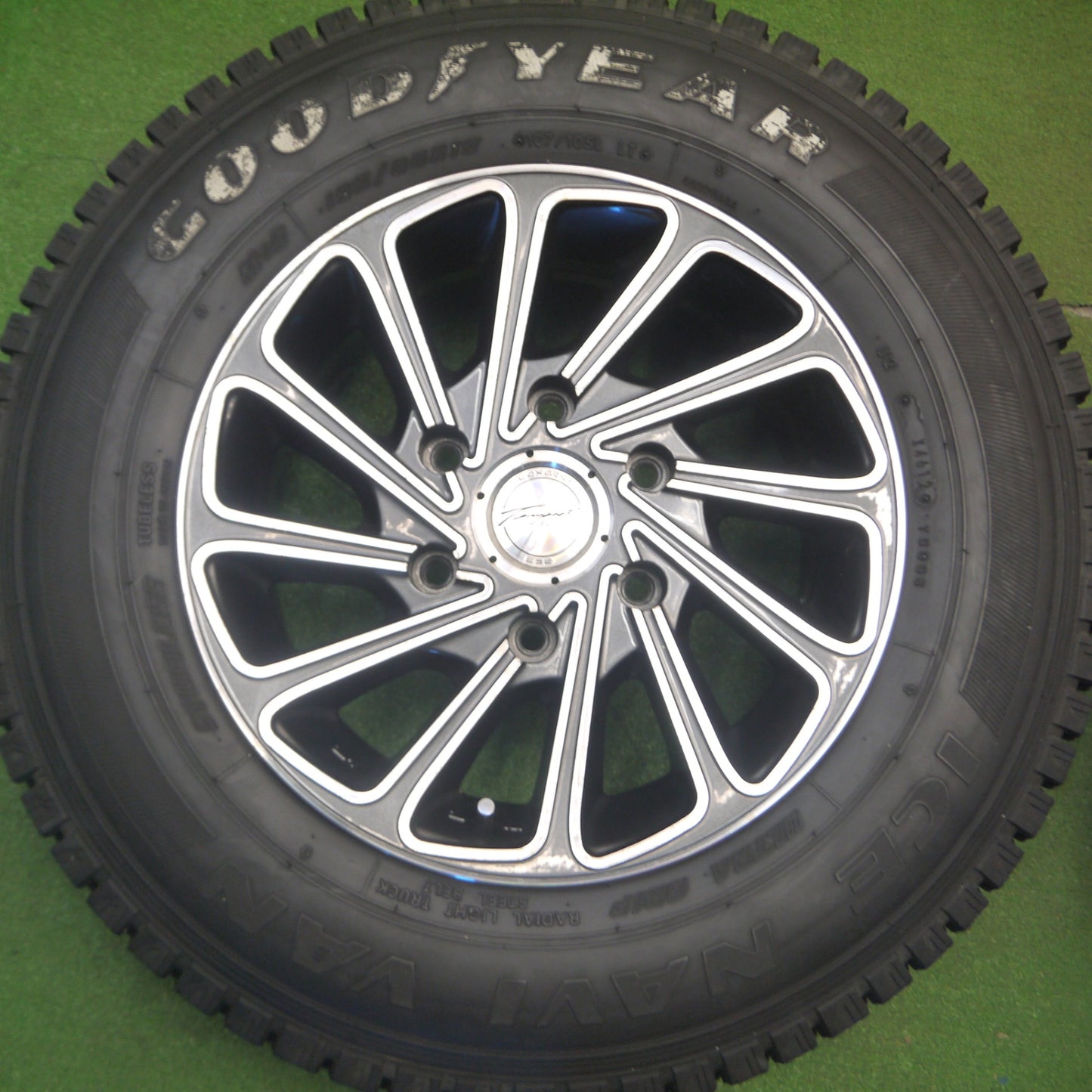 [送料無料] バリ溝！9.5分★LOXARNY TURBINE 632 195/80R15 107/105L スタッドレス グッドイヤー アイスナビ VAN ロクサーニ タービン 15インチ PCD139.7/6H★5020512Hス