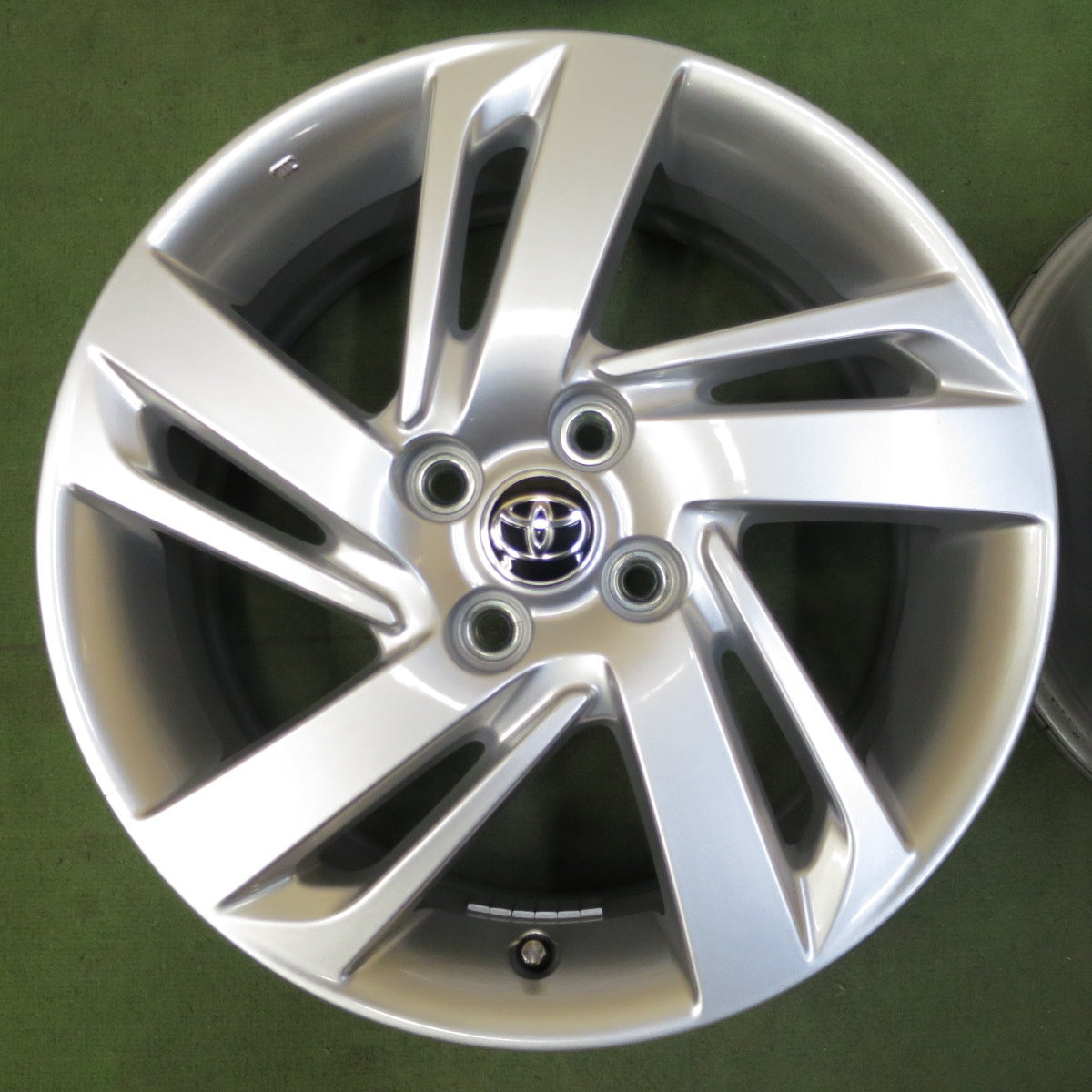 新車外し◎トヨタ ライズ G / X グレード ダイハツ ロッキー 純正 ホイール 16インチ 16×6J ガソリン 車 向け PCD100/4H◎6080102NGホ