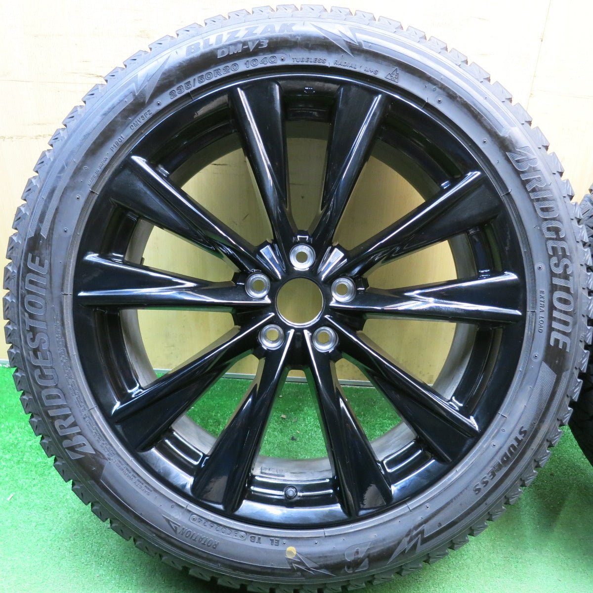 センサー付！バリ溝！24年！キレイ！ほぼ10分★レクサス NX Fスポーツ 純正 235/50R20 スタッドレス ブリヂストン ブリザック DM-V3 20インチ PCD114.3/5H★6050307HAス