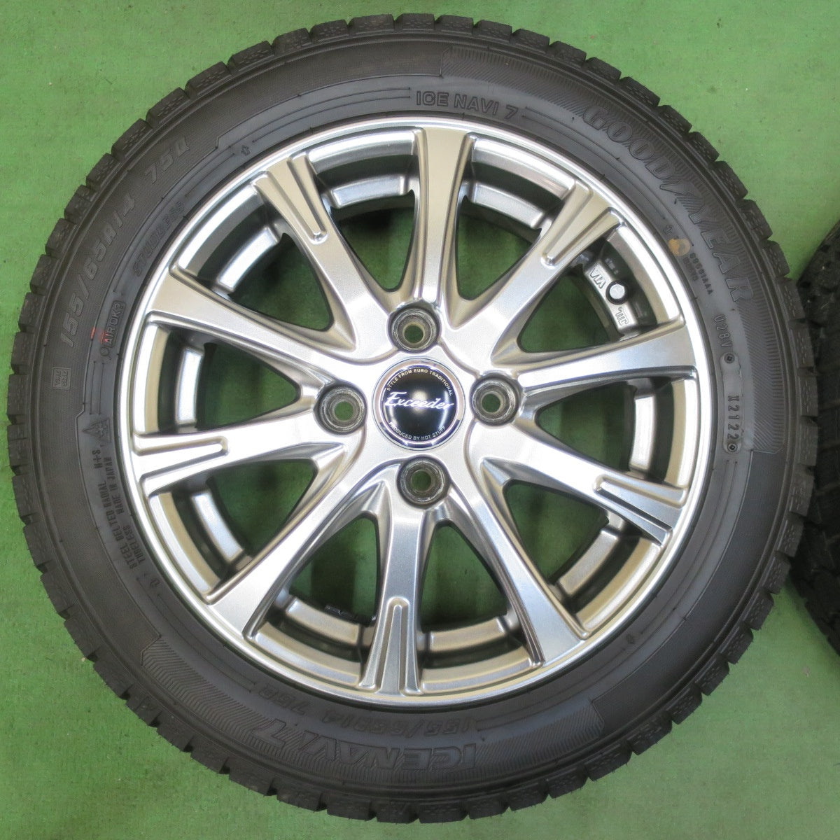 タイヤほぼ未使用！22年！キレイ★スタッドレス 155/65R14 グッドイヤー アイスナビ7 Exceeder エクシーダー 14インチ PCD100/4H★5042906イス