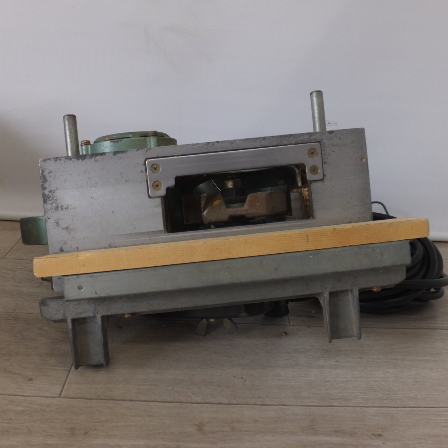 [送料無料] ★日立 HITACHI 46mm ブレーキ付 仕上溝切 PG21B　100V 50/60Hz 12A 8500rpm★