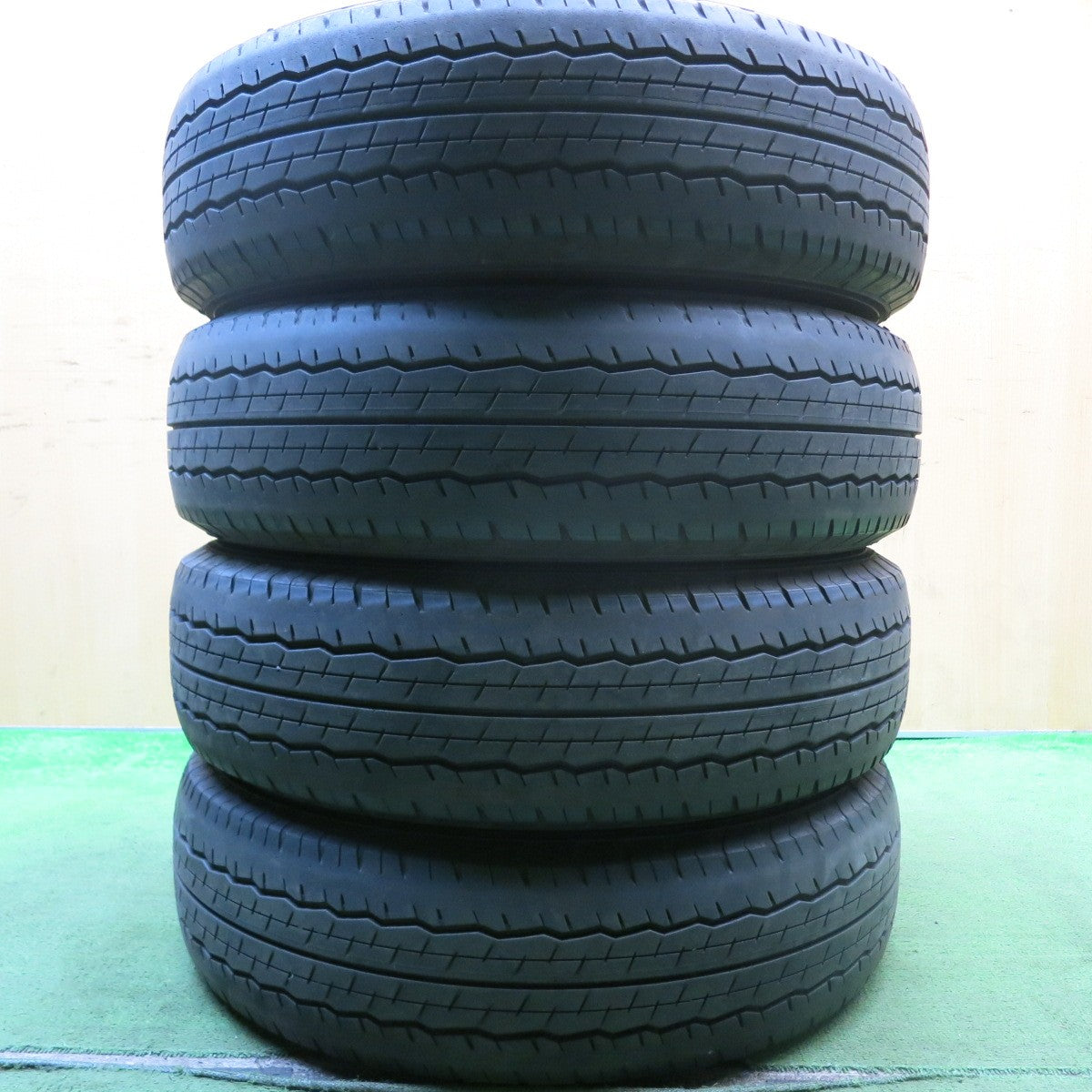 4本価格！22年★195/80R15 107/105N ダンロップ SP175N タイヤ 15インチ ハイエース キャラバン 等★5080103HAノタ