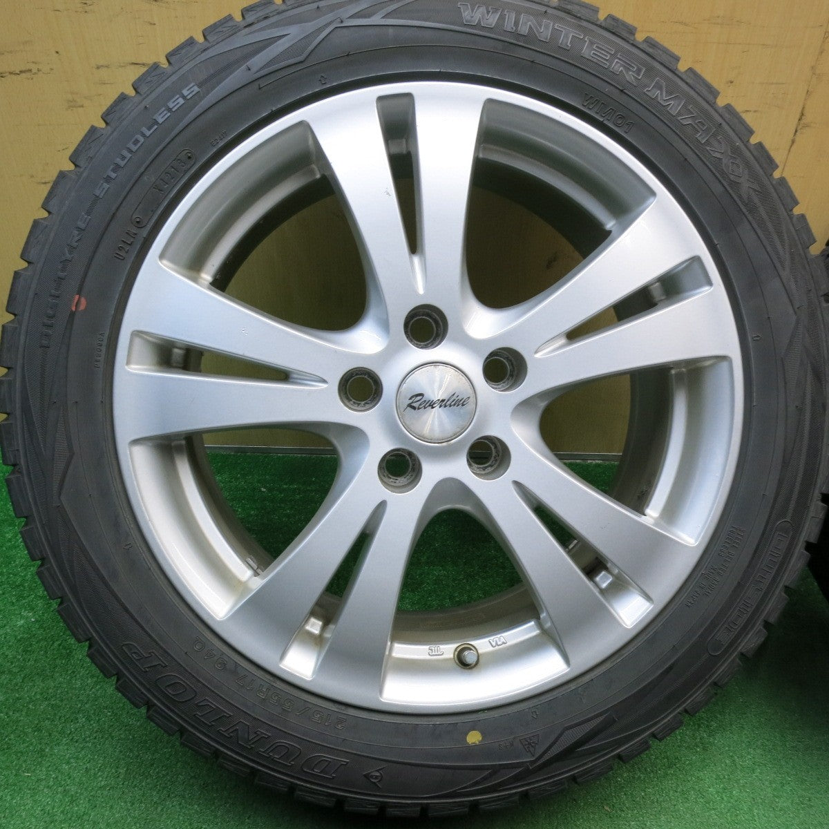 バリ溝！9分★スタッドレス 215/55R17 ダンロップ ウインターマックス WM01 Reverline リバーライン 17インチ PCD114.3/5H★5042207TNス