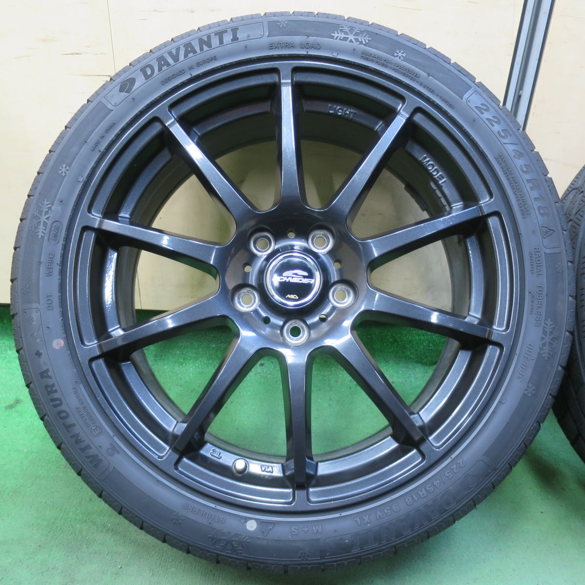 バリ溝！22年！8.5分★スタッドレス 225/45R18 ダヴァンティ WINTOURA+ SCHNEIDER MiD シュナイダー 18インチ PCD114.3/5H★5100902イス
