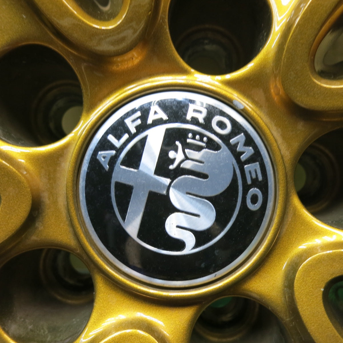 バリ溝！24年！キレイ！9分◎アルファロメオ ジュリア ヴェローチェ 純正 235/45R18 スタッドレス ブリヂストン ブリザック VRX3 ゴールド 18インチ PCD110/5H◎6092603HAス
