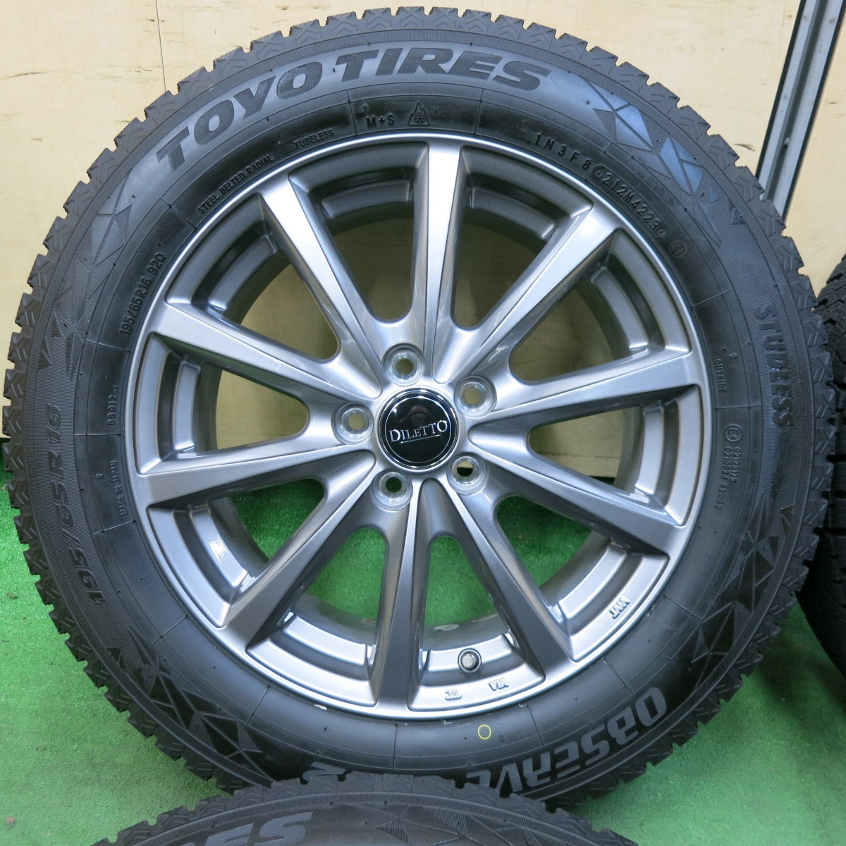 [送料無料] 超バリ溝！23年！キレイ！ほぼ10分★ライズ ロッキー 等 195/65R16 スタッドレス トーヨー オブザーブ GIZ2 DILETTO ディレット 16インチ PCD100/5H★4120408SYス