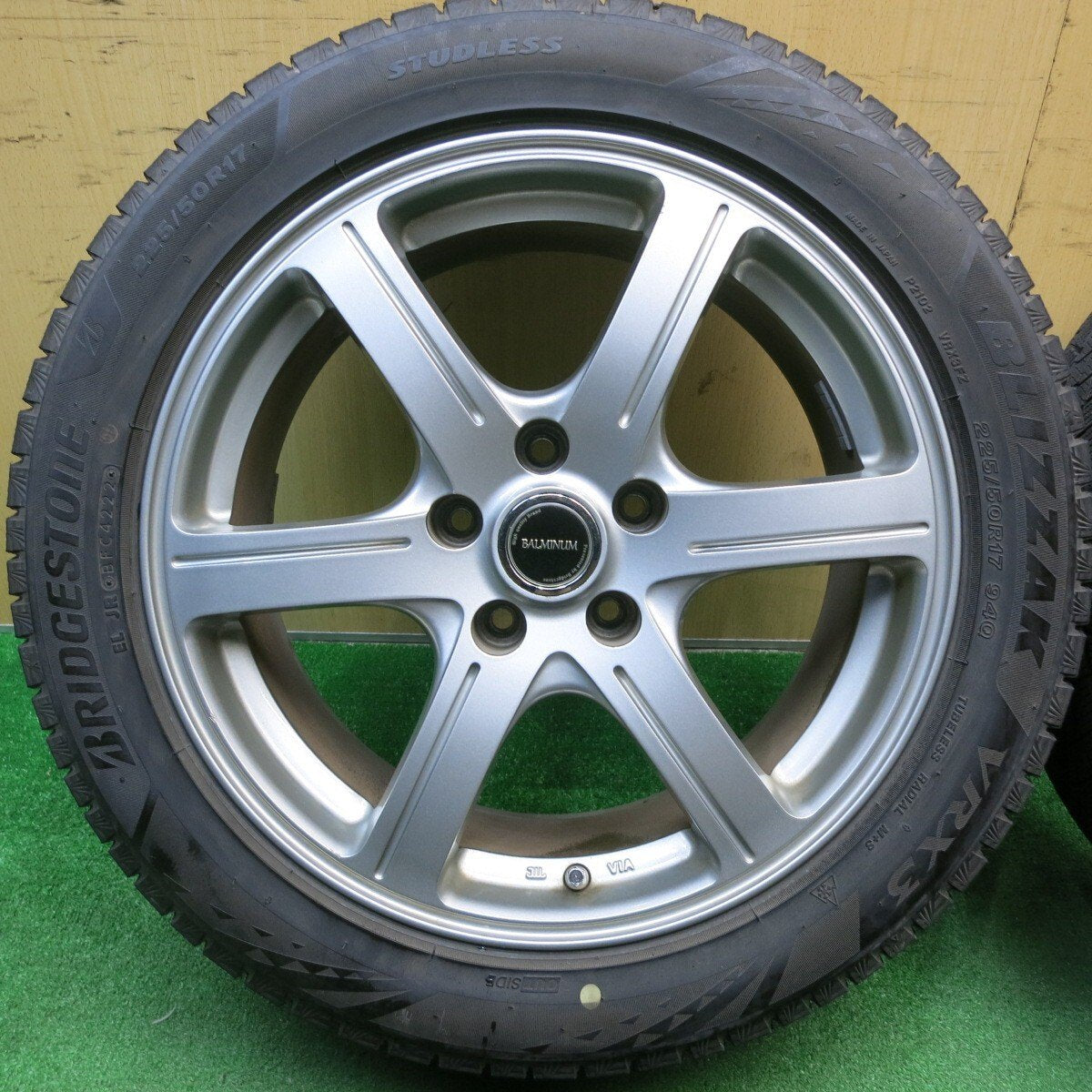 バリ溝！22年！キレイ！9分★スタッドレス 225/50R17 ブリヂストン ブリザック VRX3 BALMINUM バルミナ 17インチ PCD114.3/5H★5031601TNス