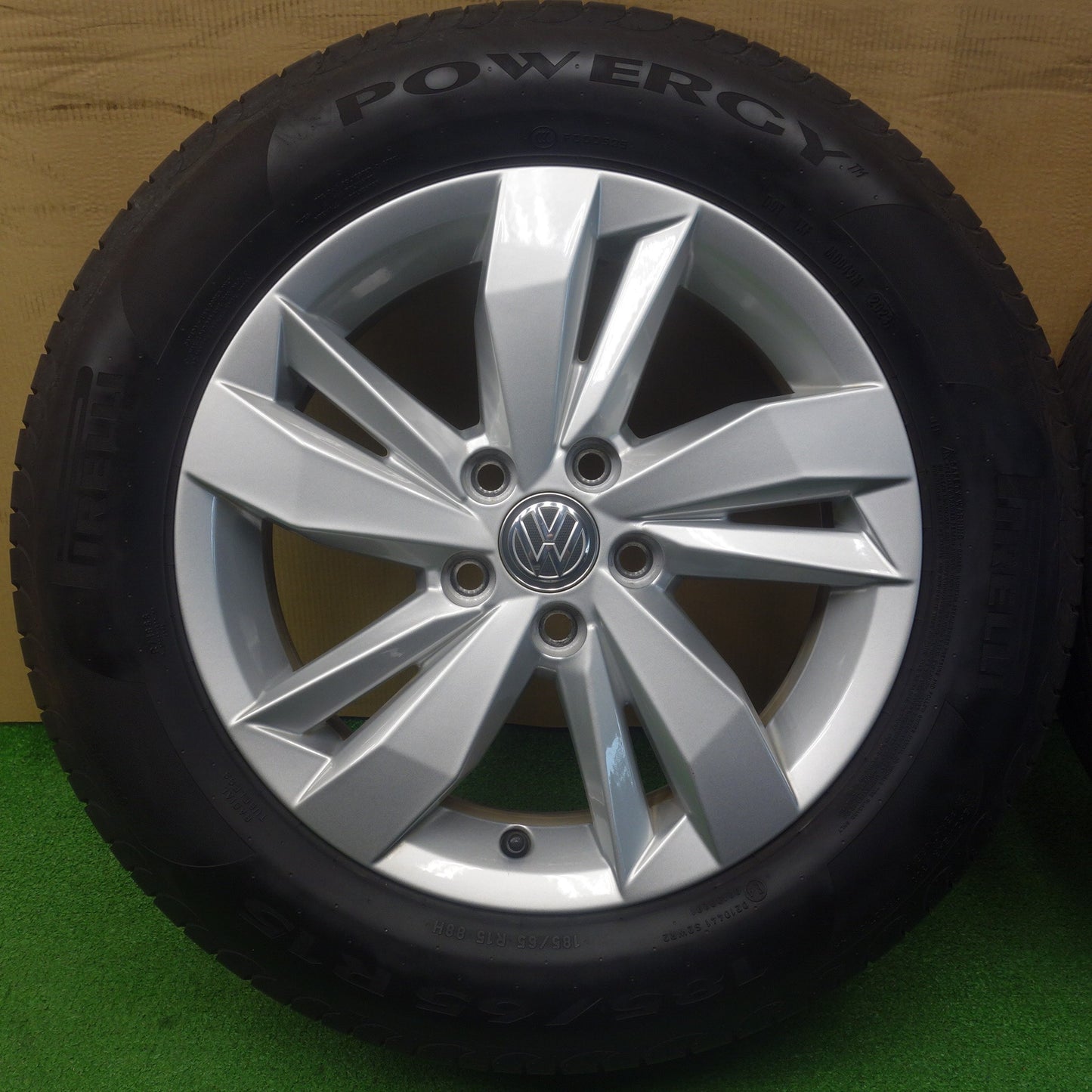 キレイ！23年★ワーゲン ポロ 純正 185/65R15 ピレリ POWERGY パワジー 15インチ PCD100/5H★6041101KTノ