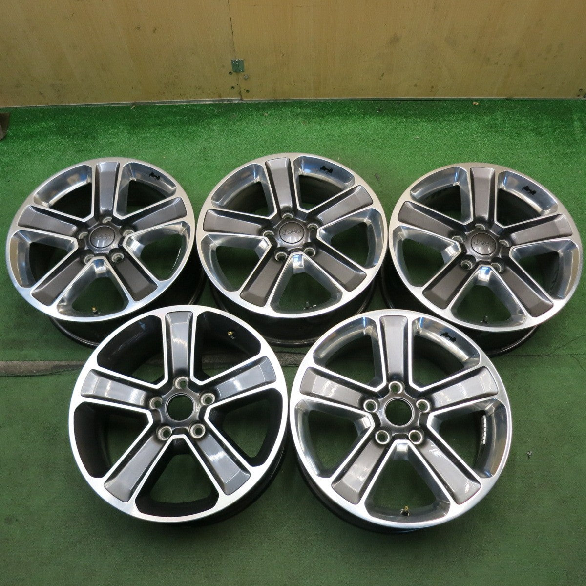 キレイ！5本★JEEP ジープ JL ラングラー アンリミテッド サハラ 純正 ホイール 18インチ 18×7.5J PCD127/5H★6072501HAホ
