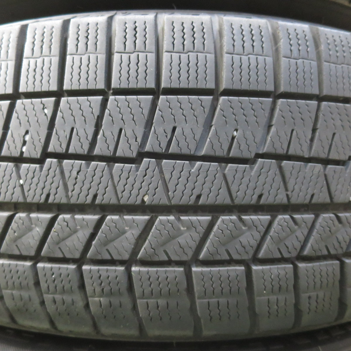 センサー付！バリ溝！23年！キレイ！9分★スタッドレス 225/60R18 ブリヂストン ブリザック VRX3 ダンロップ ウインターマックス 03 DUFACT デュファクト 18インチ PCD114.3/5H★6011904イス