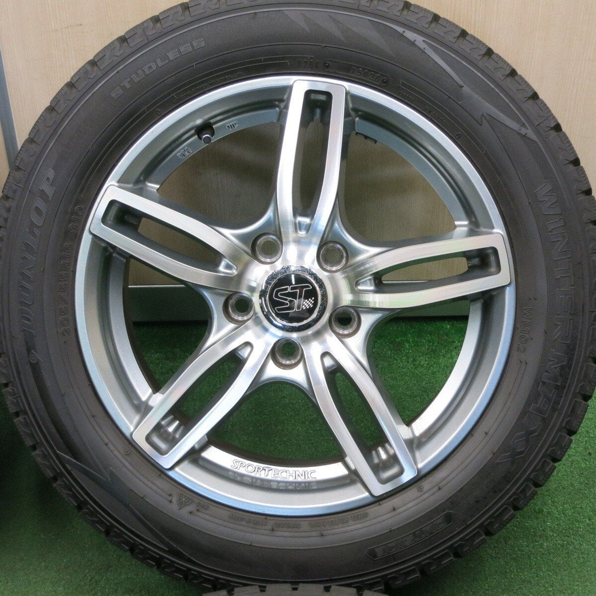 バリ溝 20年 綺麗 9.5分★ワーゲン等 SPORTECHNIC 205/55R16 スタッドレス ダンロップ WM01 PCD112/5H★4041504TNス