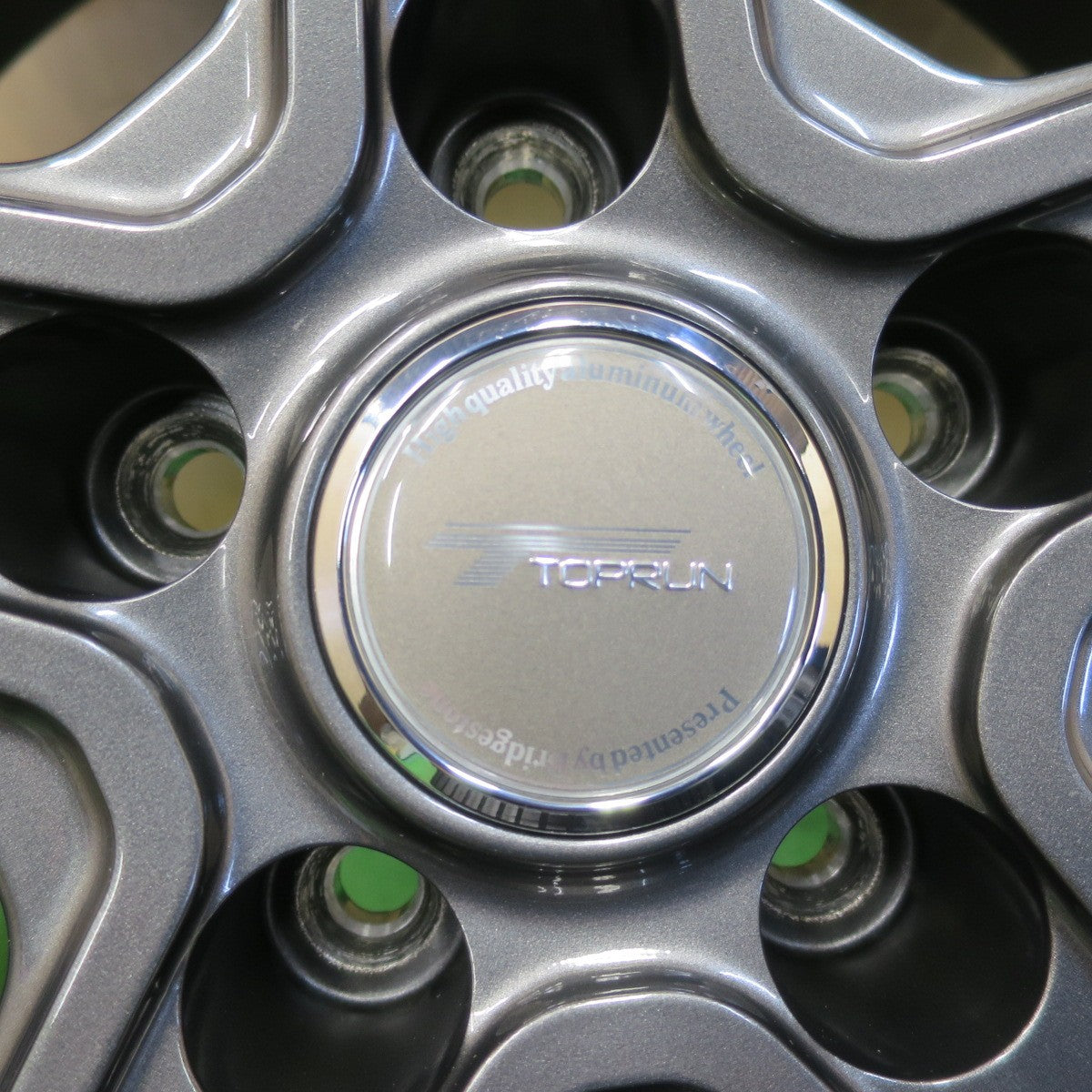 バリ溝！22年！キレイ！9分★スタッドレス 225/60R17 ブリヂストン ブリザック DM-V3 TOPRUN トップラン 17インチ PCD114.3/5H★5110711イス