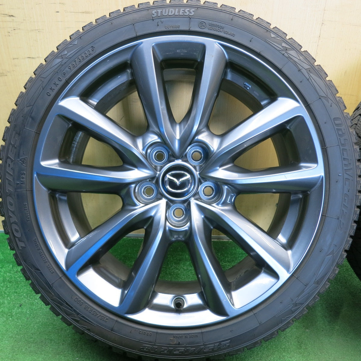 バリ溝！22年！キレイ！9分◎マツダ3 ファストバック 純正 215/45R18 スタッドレス トーヨー オブザーブ GIZ2 18インチ PCD114.3/5H◎6061403HAス