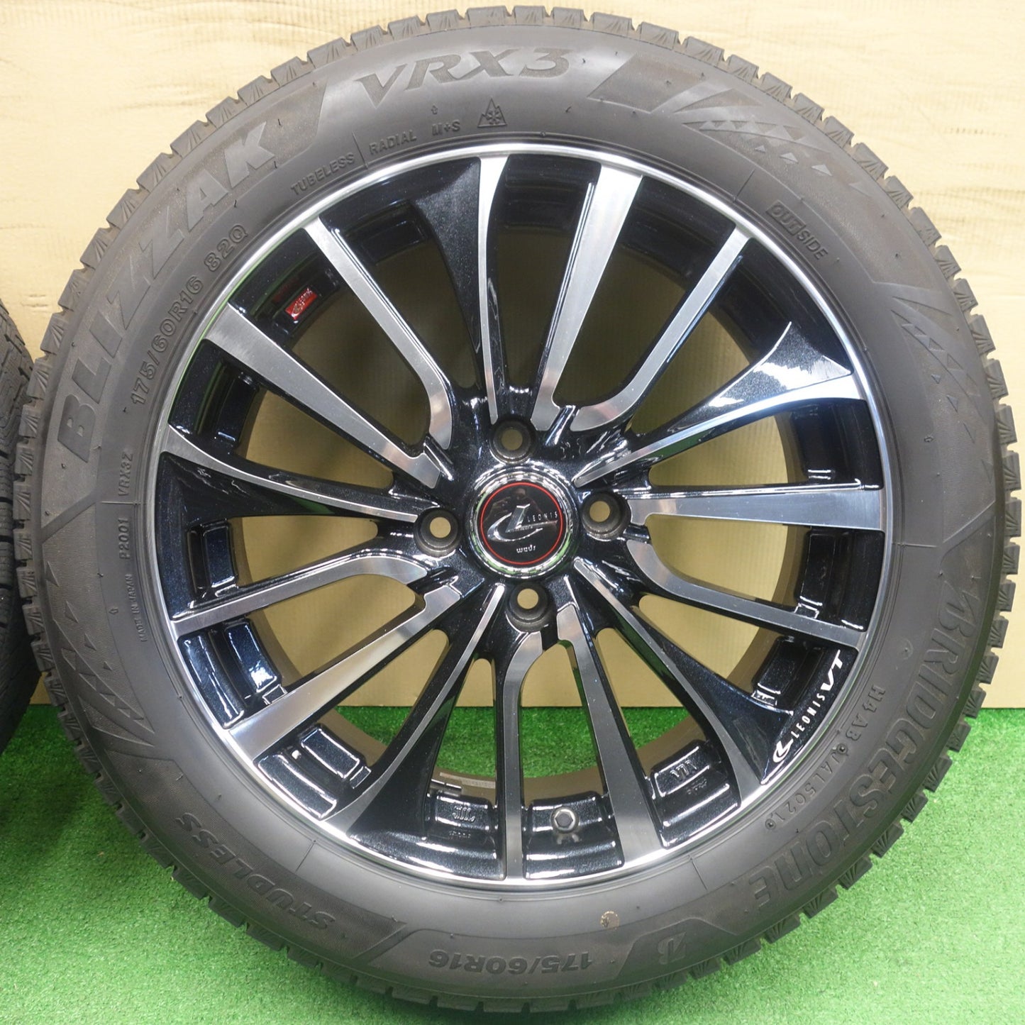 バリ溝！9.5分以上★LEONIS VT 175/60R16 スタッドレス ブリヂストン ブリザック VRX3 16インチ レオニス PCD100/4H★6041203KTス