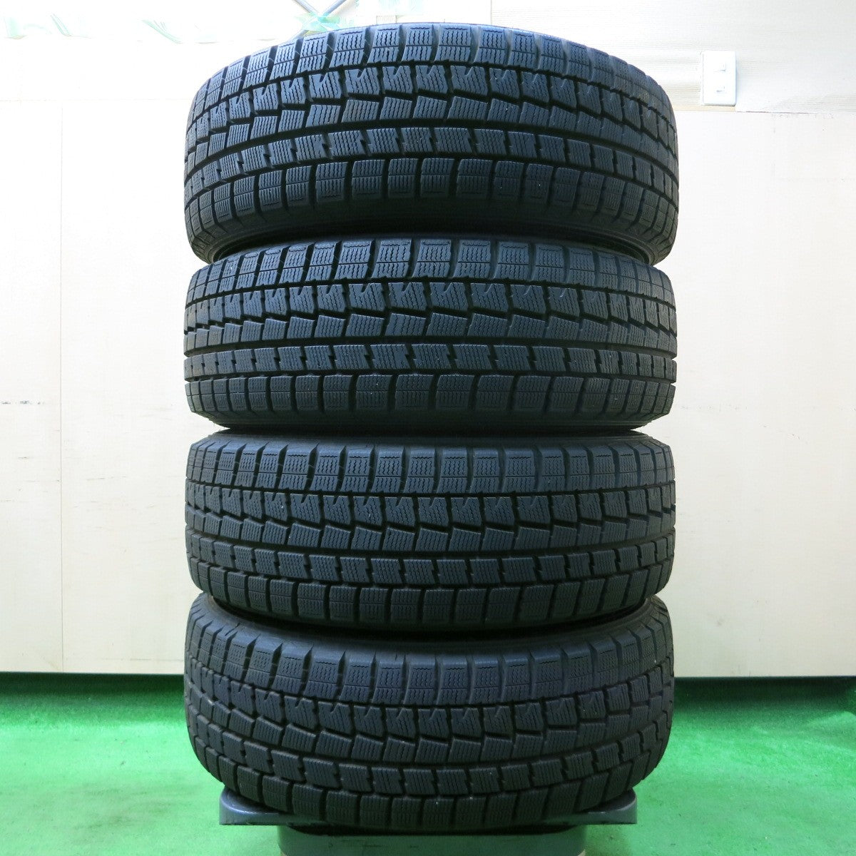 *送料無料* バリ溝！キレイ！9.5分以上★スタッドレス 195/65R15 ダンロップ ウインターマックス WM01 Empfehlung 15インチ PCD114.3/5H★4053110イス