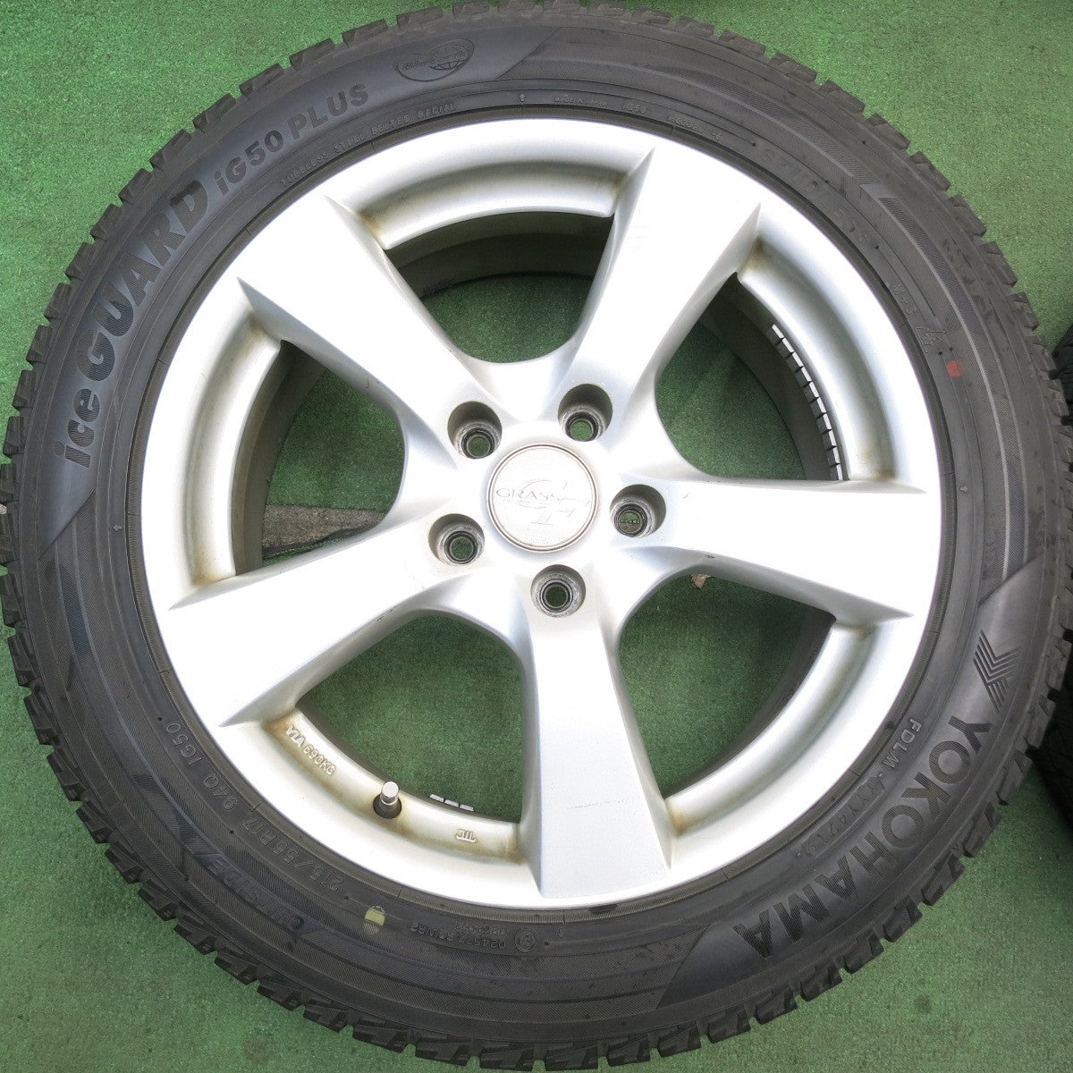バリ溝！9分★スタッドレス 215/55R17 ヨコハマ アイスガード iG50 プラス GRASS グラス 17インチ PCD114.3/5H★6053006HAス