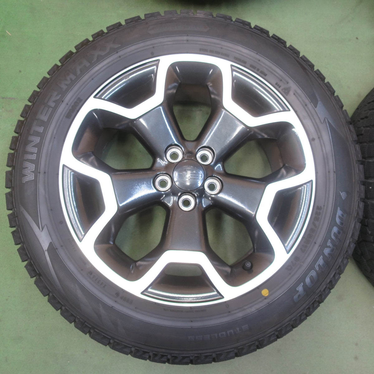 バリ溝！キレイ！9.5分◎スバル XV 純正 225/55R17 スタッドレス ダンロップ ウインターマックス WM02 17インチ PCD100/5H◎6100601イス