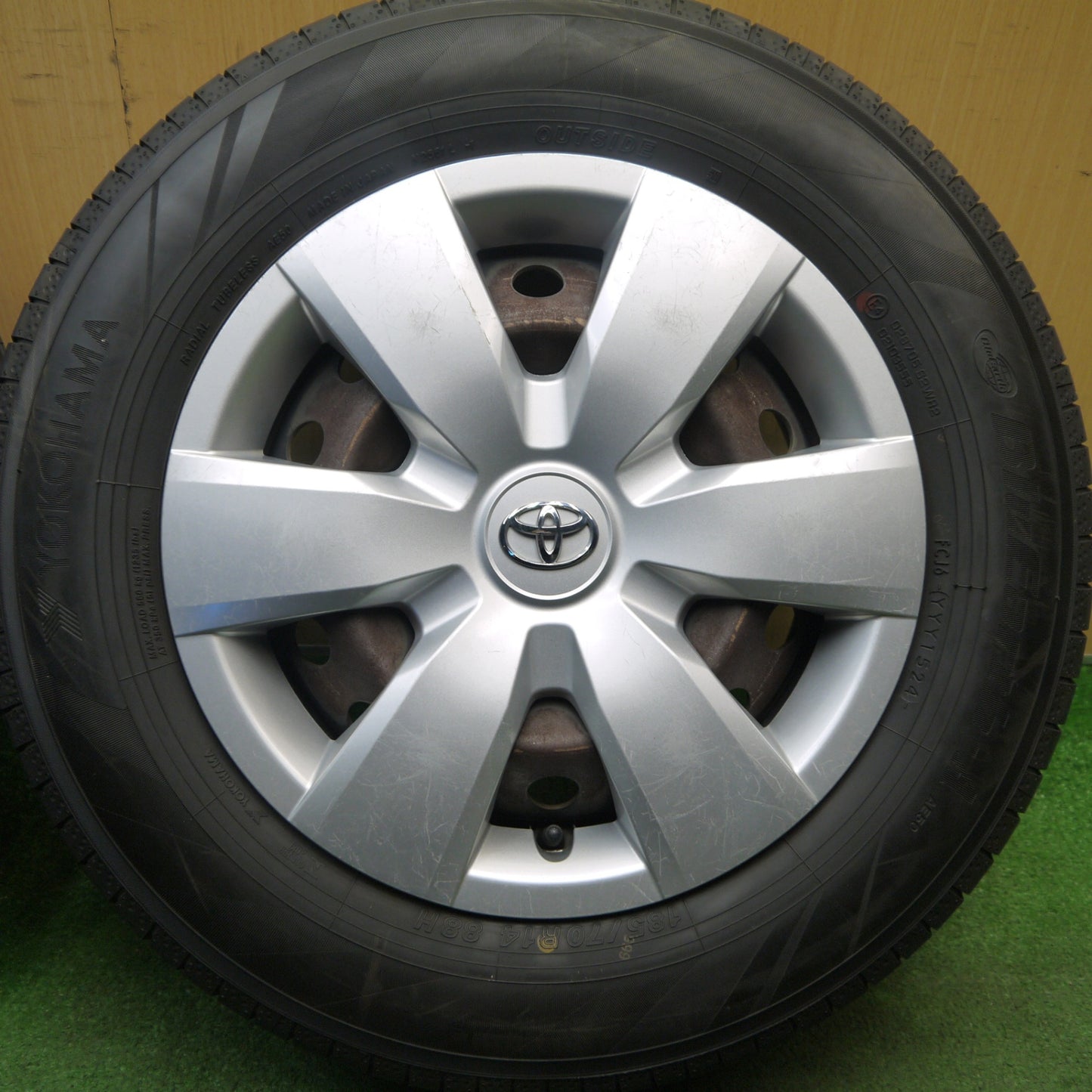 超バリ溝！24年！ほぼ10分★トヨタ カローラ アクシオ 純正 スチール 185/70R14 ヨコハマ BluEarth-A AE50 14インチ ブルーアース PCD100/4H★6022002Hノ