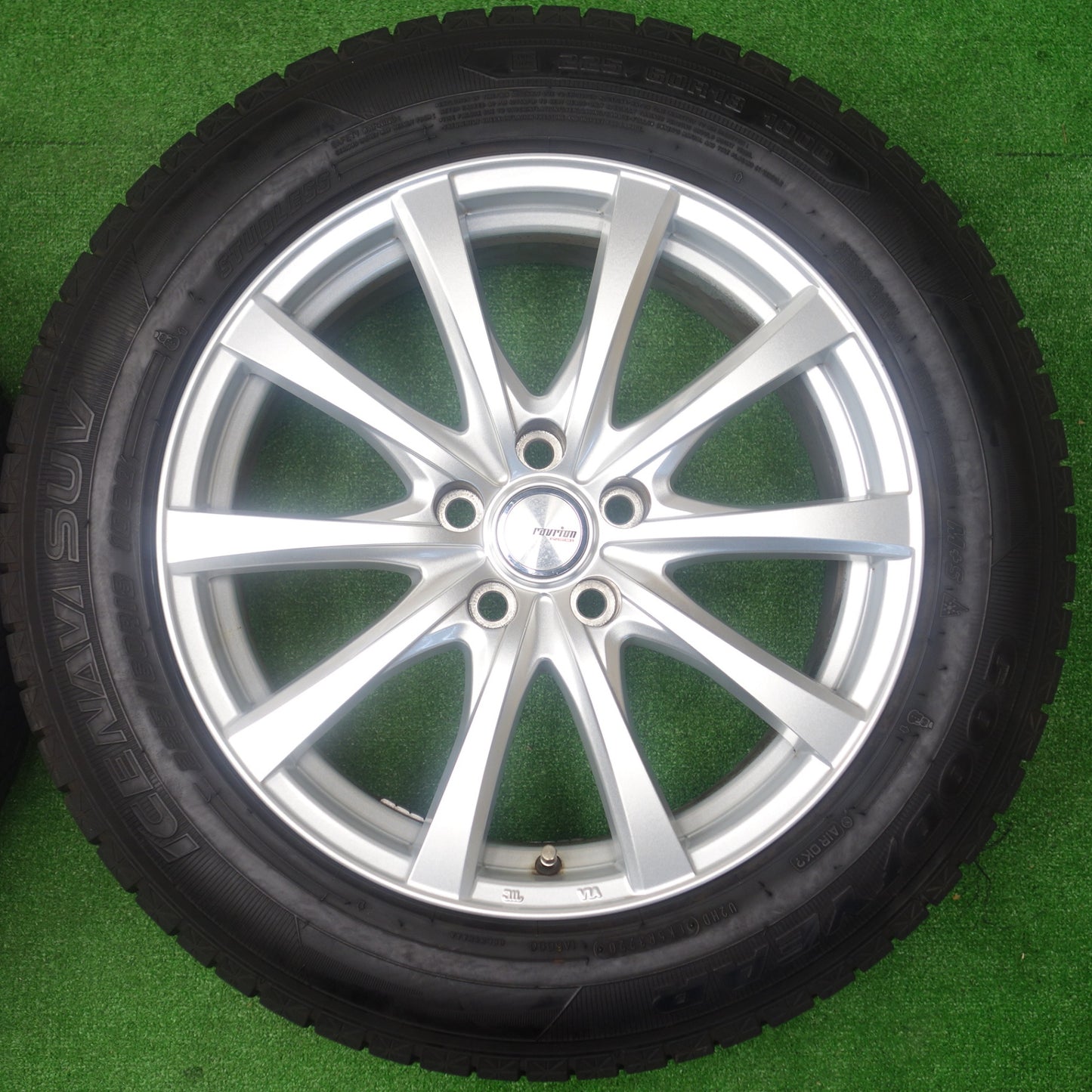 バリ溝！キレイ！9.5分★スタッドレス 225/60R18 グッドイヤー アイスナビ SUV ravrion RS01 ラブリオン 18インチ PCD114.3/5H★6011004KTス