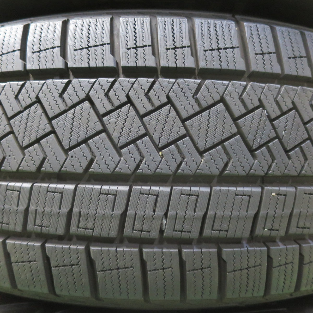 バリ溝！24年！キレイ！ほぼ10分★スタッドレス 225/60R18 ピレリ アイスゼロ アシンメトリコ SPORT ABELIA スポルト アベリア 18インチ PCD114.3/5H★5061503イス
