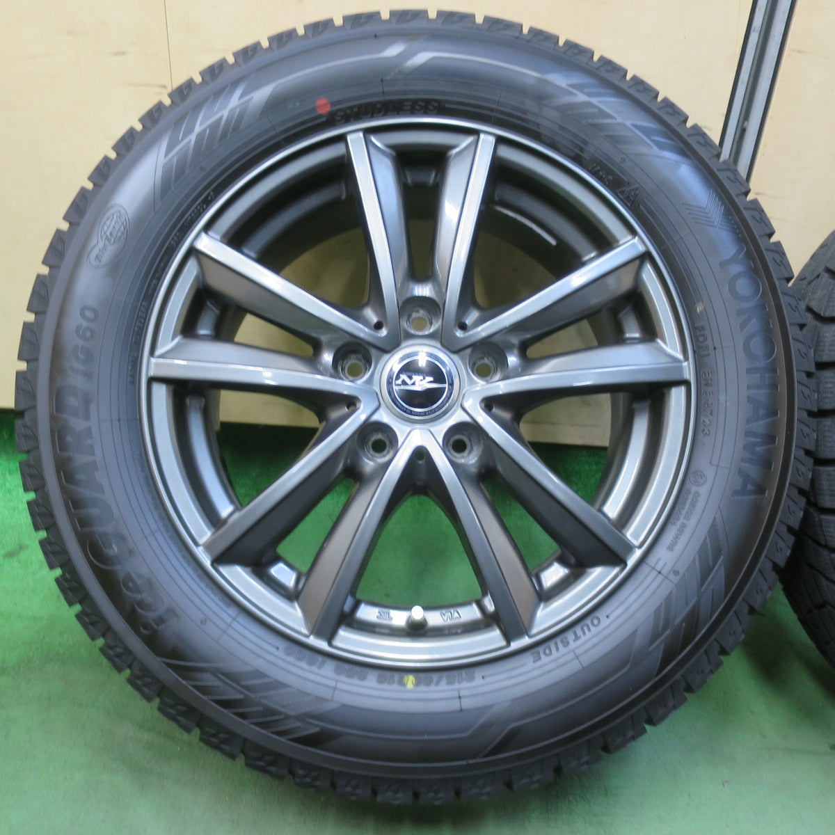 バリ溝！23年！キレイ！9.5分以上★スタッドレス 215/60R16 ヨコハマ アイスガード iG60 NIRVANA NV ニルバーナ ニルヴァーナ 16インチ PCD114.3/5H★5111805イス