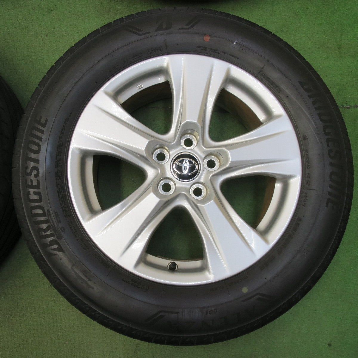 キレイ！21年★トヨタ 50系 RAV4 純正 225/65R17 ブリヂストン アレンザ 001 17インチ PCD114.3/5H★5112404イノ