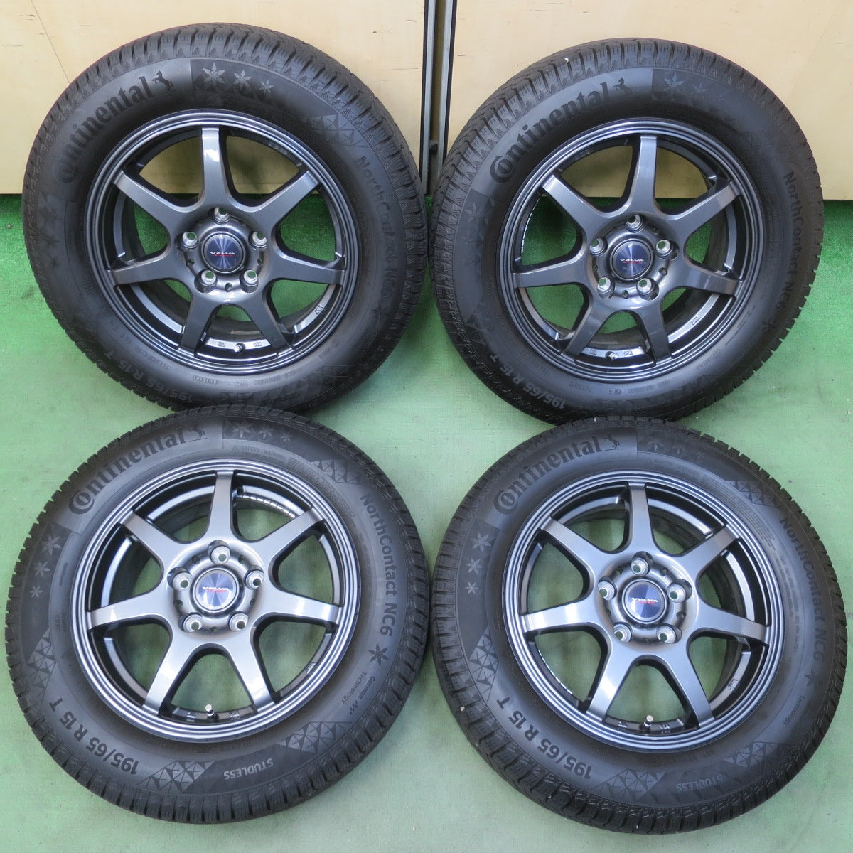 バリ溝！25年！キレイ！ほぼ10分◎スタッドレス 195/65R15 コンチネンタル ノースコンタクト NC6 VELVA WONDER ヴェルヴァ ワンダー 15インチ PCD114.3/5H◎6062409イス