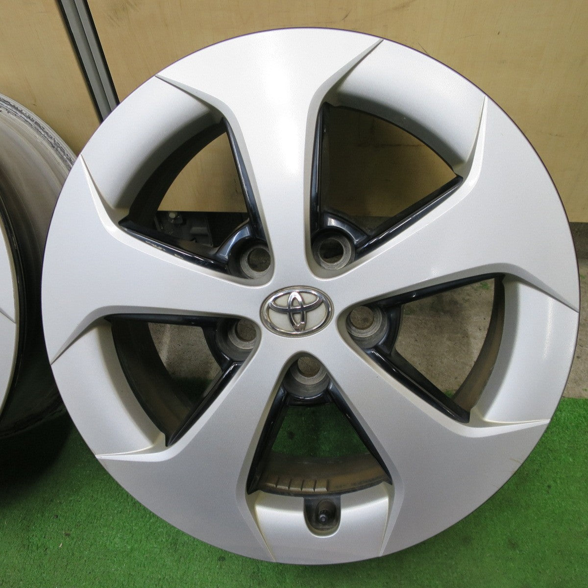 4本価格★トヨタ 30系 プリウス 純正 ホイール 15インチ 15×6JJ PCD100/5H★6022504ナホ