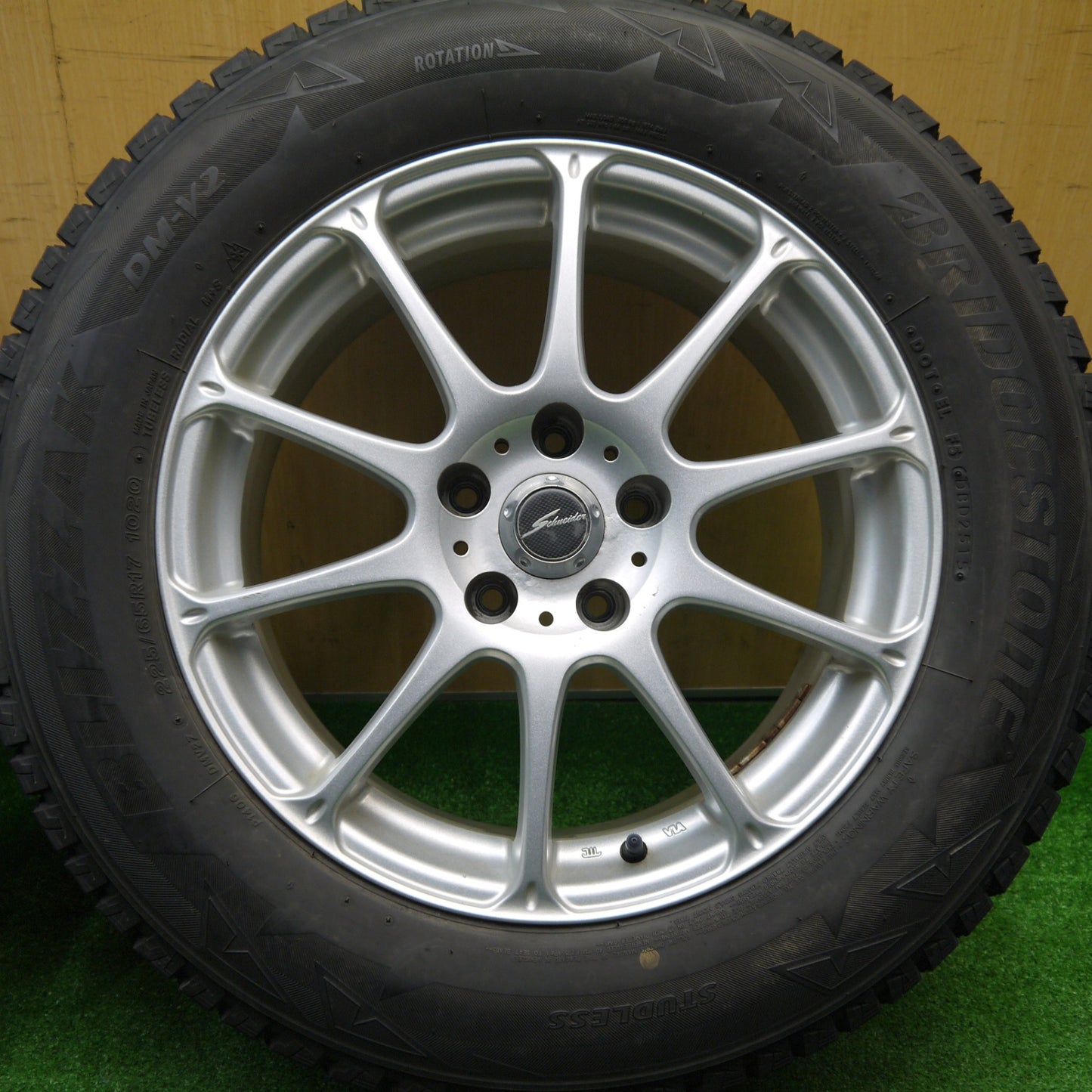 バリ溝！キレイ！9分★スタッドレス 225/65R17 ブリヂストン ブリザック DM-V2 Schneider シュナイダー 17インチ PCD114.3/5H★5103105Hノ