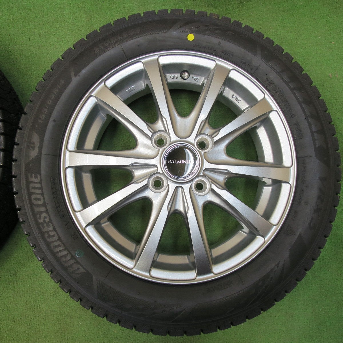 [送料無料] 未使用！24年★スタッドレス 155/65R14 ブリヂストン ブリザック VRX3 BALMINUM バルミナ 14インチ PCD100/4H★4122702イス