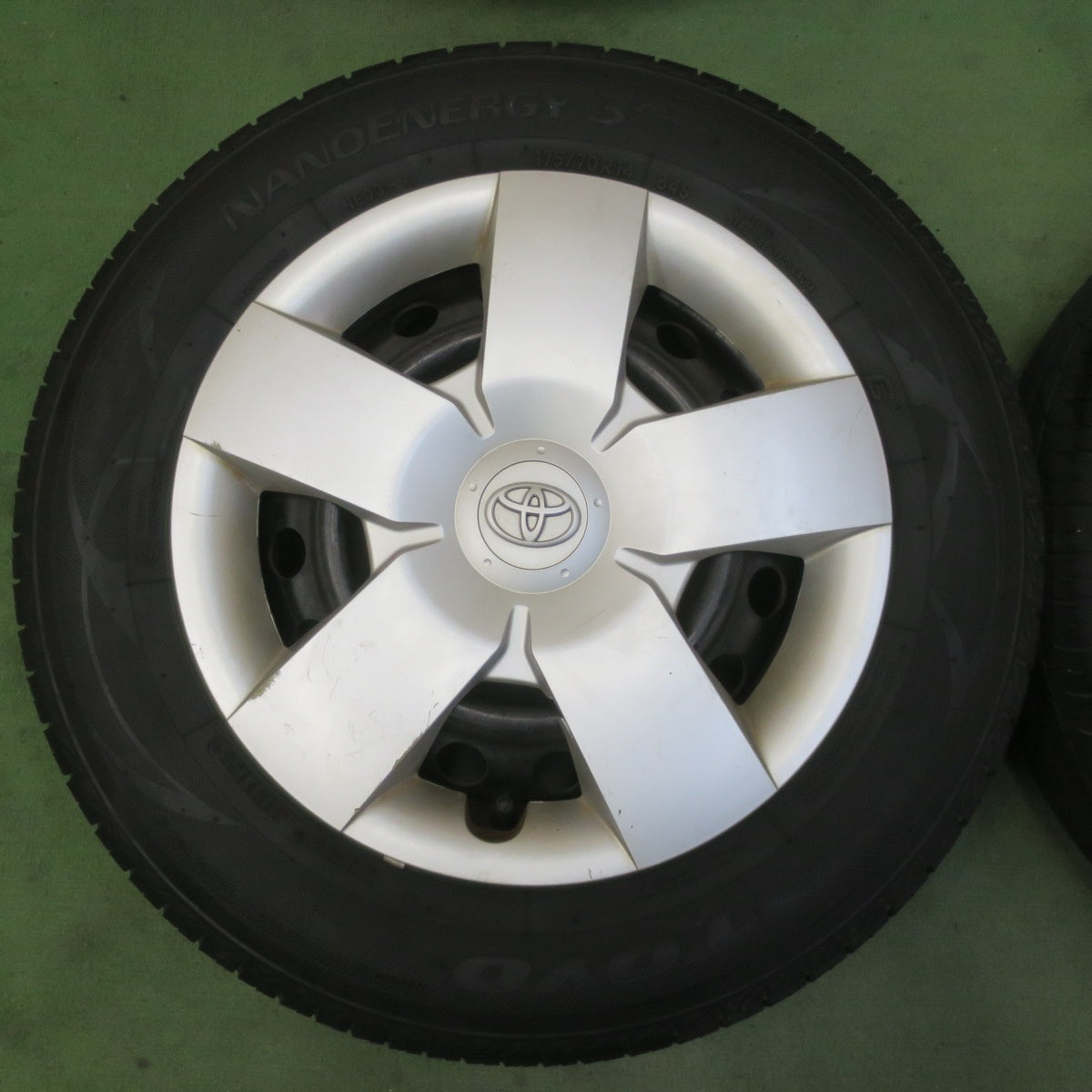 バリ溝！25年！9.5分★トヨタ ポルテ 純正 スチール 175/70R14 トーヨー ナノエナジー3 プラス 14インチ PCD100/4H★6042709イノ
