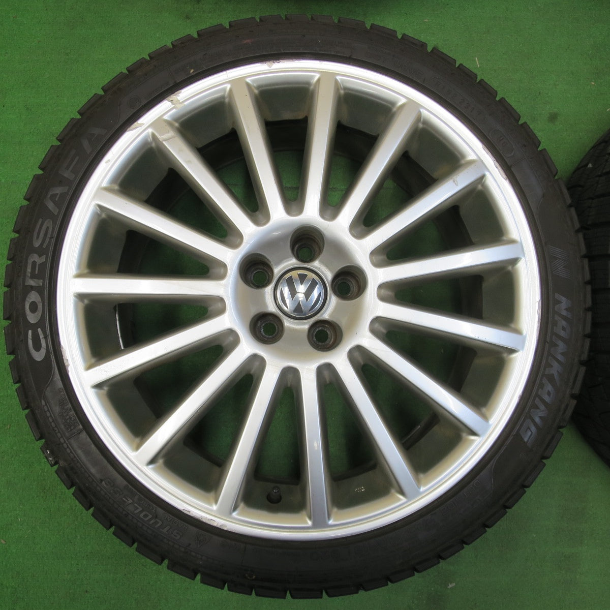 [送料無料] 超バリ溝！ほぼ10分★VW ワーゲン R32 ゴルフ 純正 225/40R18 スタッドレス ナンカン CORSAFA 18インチ PCD100/5H★4102109イス