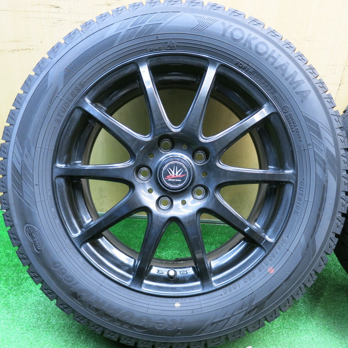バリ溝！23年！9.5分★LOXARNY SPORT 215/60R16 スタッドレス ヨコハマ アイスガード iG60 ロクサーニ 16インチ PCD114.3/5H★6010806HAス