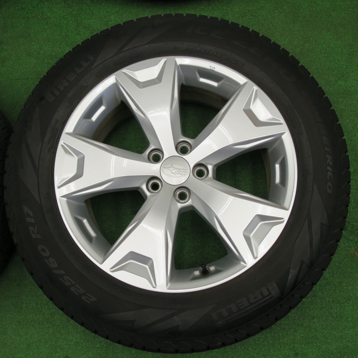 バリ溝！23年！9.5分★スバル SJ フォレスター 純正 225/60R17 スタッドレス ピレリ アイスゼロ アシンメトリコ 17インチ PCD100/5H★6021901NKス