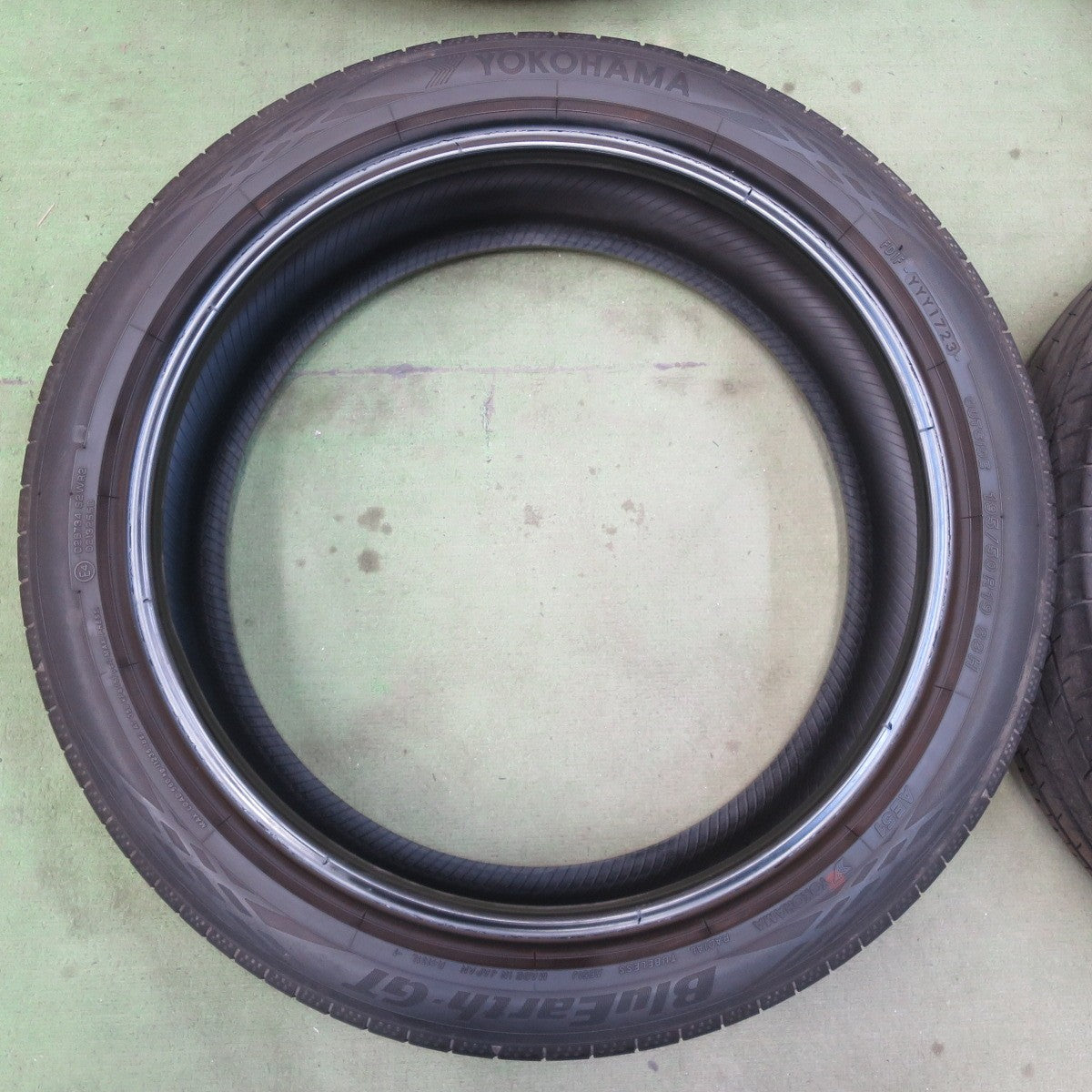 バリ溝！23年！8.5分★195/50R19 ヨコハマ BluEarth-GT AE51 AE51J タイヤ 19インチ 60系 プリウス 等★6051601イノタ