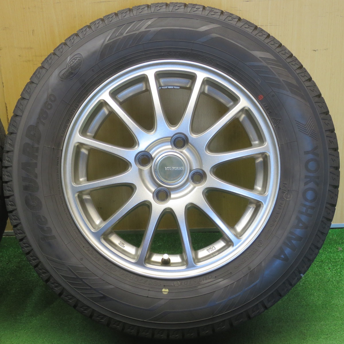 バリ溝！23年！キレイ！9.5分★スタッドレス 185/70R14 ヨコハマ アイスガード iG60 ECO FORME SE-12 エコフォルム 14インチ PCD100/4H★6051006NJス