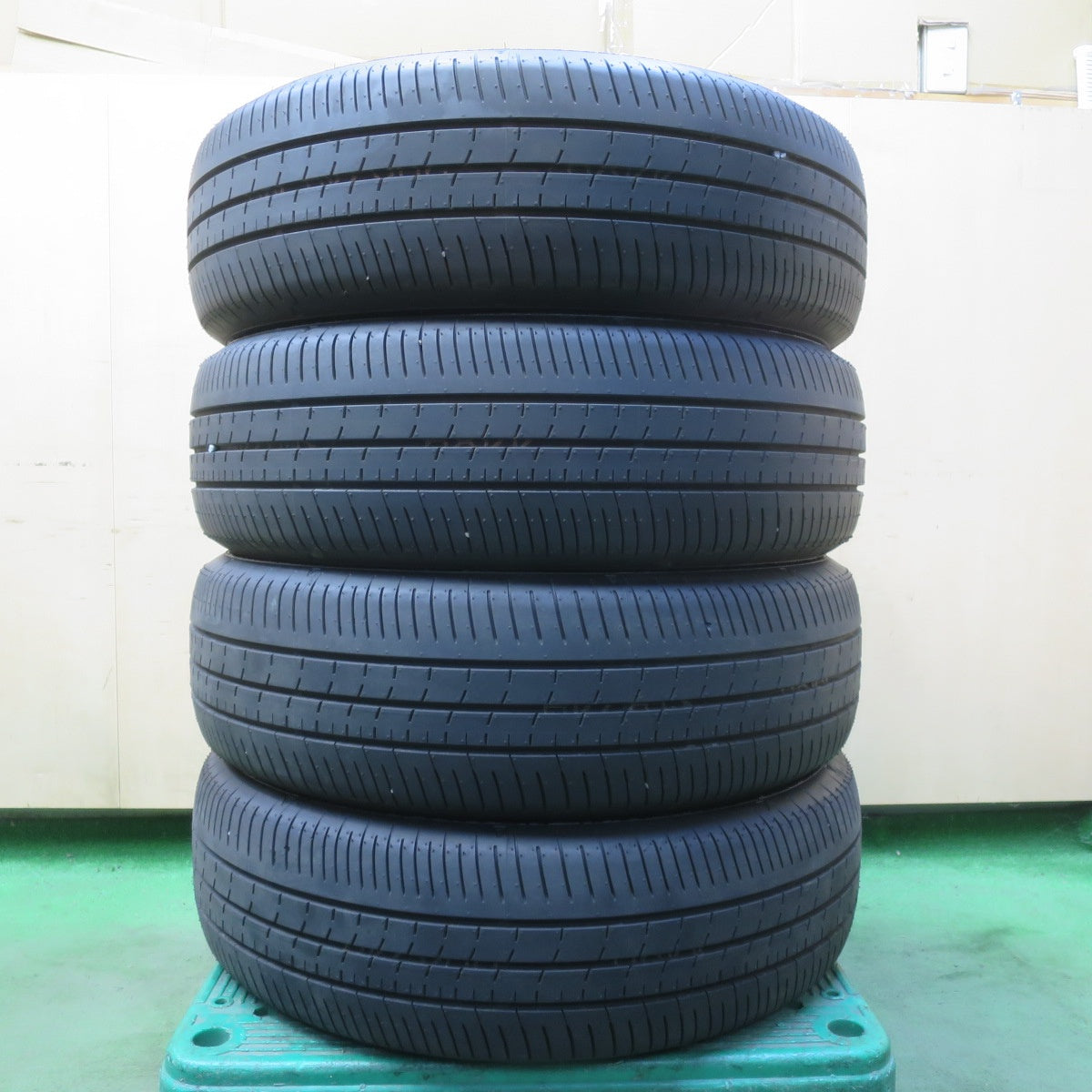 新車外し！25年★205/65R16 ダンロップ エナセーブ EC350+ タイヤ 16インチ ヤリスクロス セレナ 等★6071402イノタ